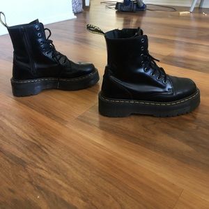 BLACK DR. MARTENS JADON SMOOTH LEATHER PLATFORM BOOTS, SIZE 8 US M